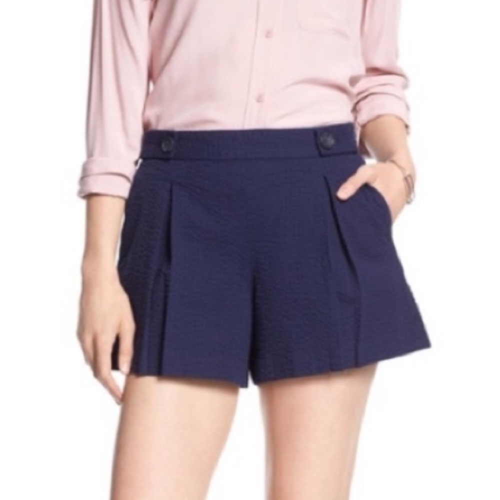 BANANA REPUBLIC SEERSUCKER BUTTON SHORTS
